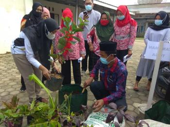Dosen Program Studi Biologi dan Teknik Bosistem, kenalkan teknik Penanaman (TOGA)